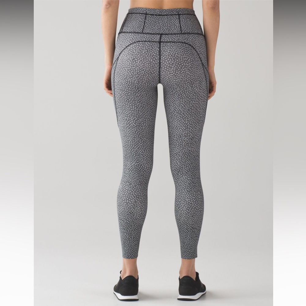 Women’s Lululemon Fast And Free 7/8 Tight Leggings Frozen Fizz White Black Sz 8